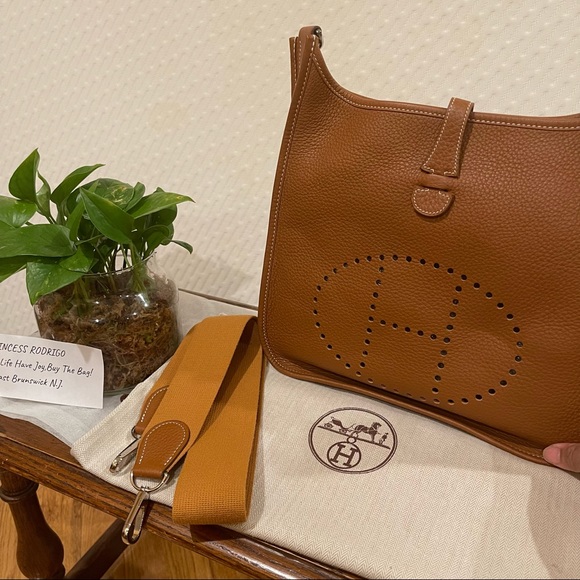 Authentic Hermés Evelyne III GM Crossbody Bag - Picture 12 of 13